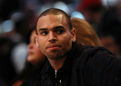 Chris Brown portret izbliza Default Title