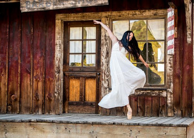 Baletski plesaci Balerina ispred drvene kuce Default Title