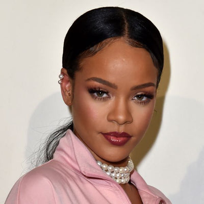 Rihanna sa zavezanom kosom Default Title