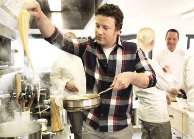 Jamie Oliver tokom spremanja Default Title