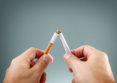 Cigarete i siva pozadina Default Title