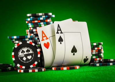Kockanje cipovi i karte na zelenom stolu Default Title