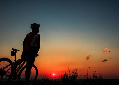Mountain Biking i zalazak sunca na horizontu Default Title