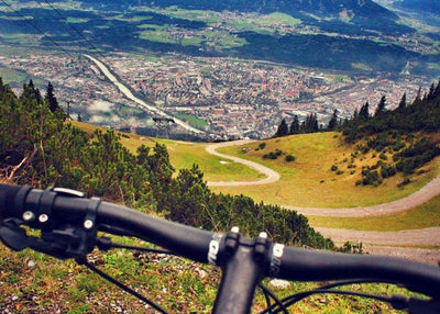 Mountain Biking pogled na grad Default Title