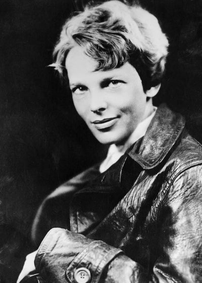Amelia Earhart u crnoj haljini Default Title