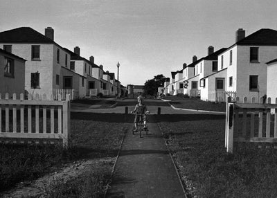 Mali decak vozi biciklo Default Title