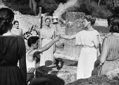 Muskarac i zena drze baklju Default Title